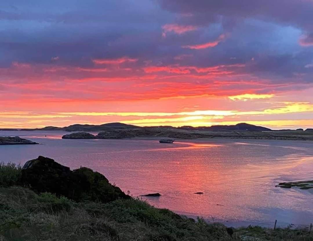 Dungloe Lakeside Lodging Apartment ภายนอก รูปภาพ